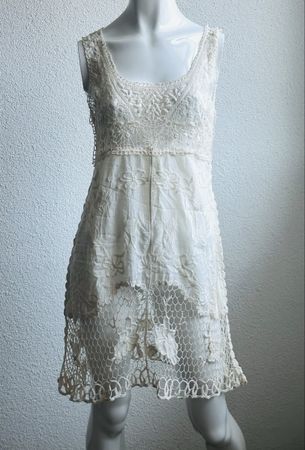 Vintage Lace Summer Dress - Perfect for warm days!