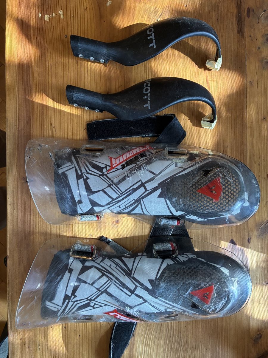 Dainese Protezioni & Imbottiture: Set aus Slalomschonern – Usato da Bern venduto da two_8vqk