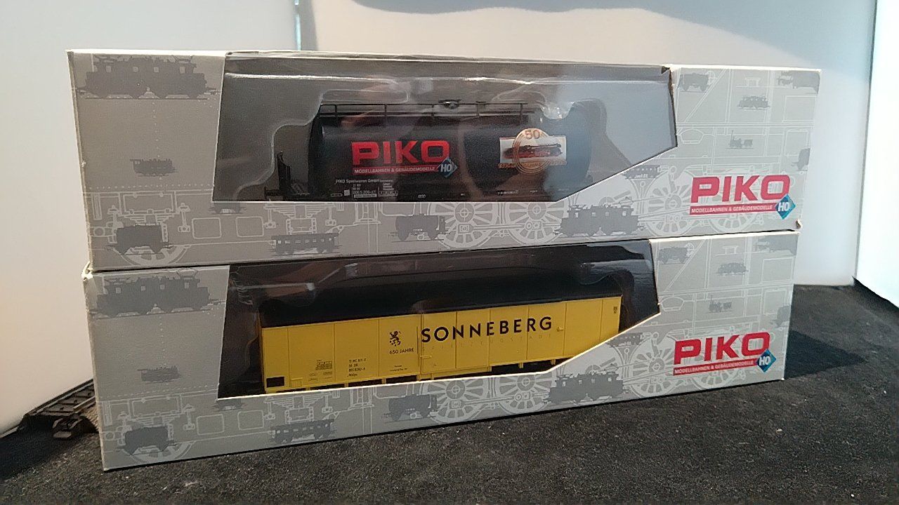 Piko Modelleisenbahnen: 2 PIKO Sondergüterwagen – Gebraucht aus Uster von Regenwurm61 9
