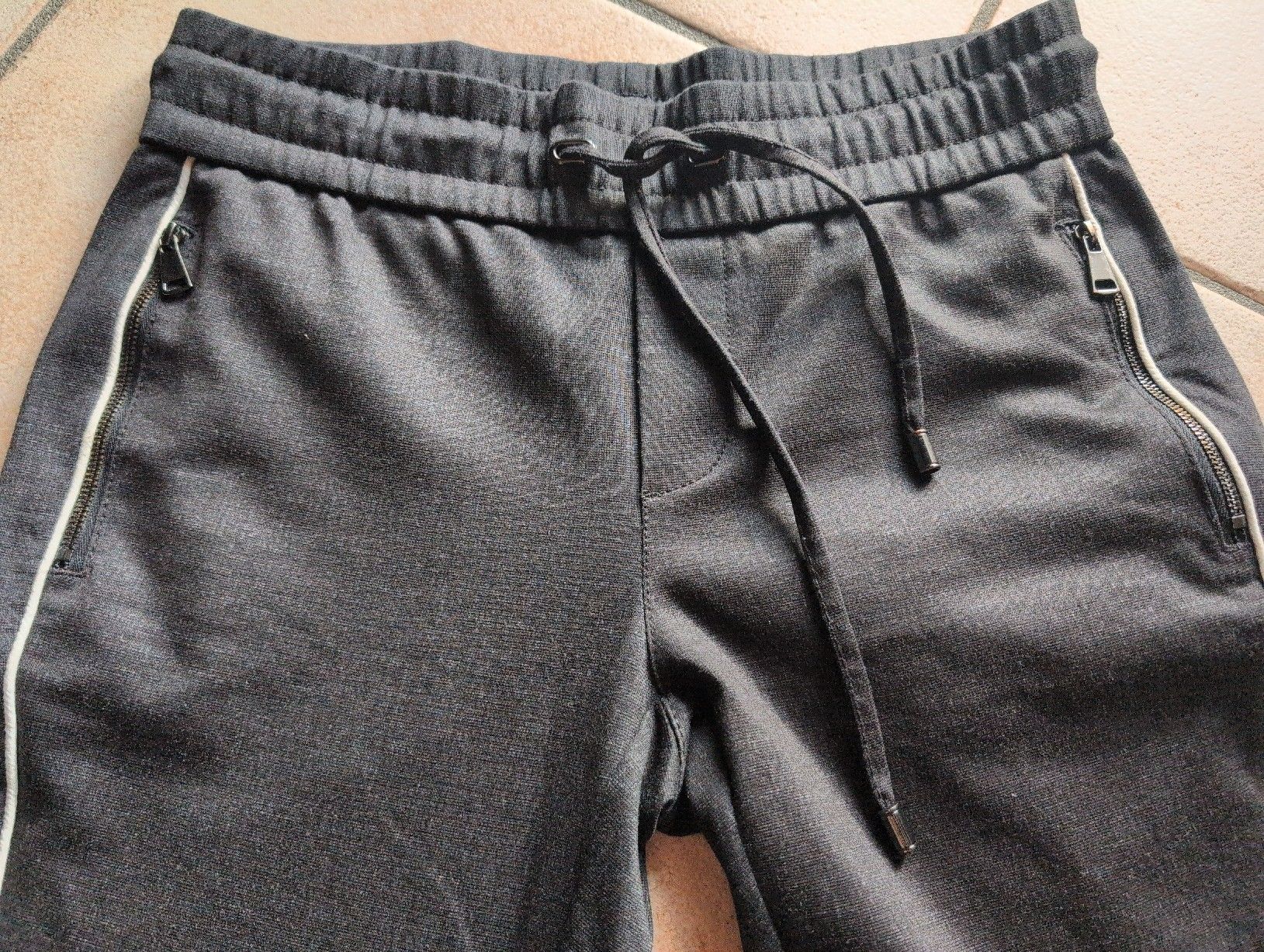 Hosen: Hose dunkelgrau Gr. 34 – Gebraucht aus Unterlunkhofen von SophieS. 1