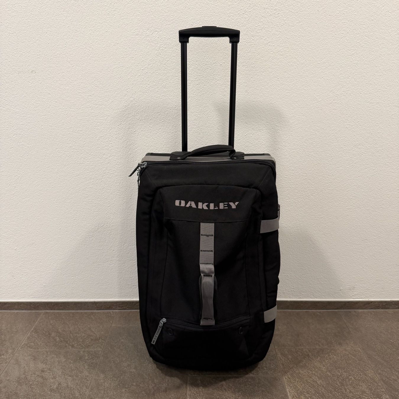 Oakley Valigie: Oakley Reisetasche 65 cm mit Rollen schwarz – Usato da Balzers venduto da dassandro