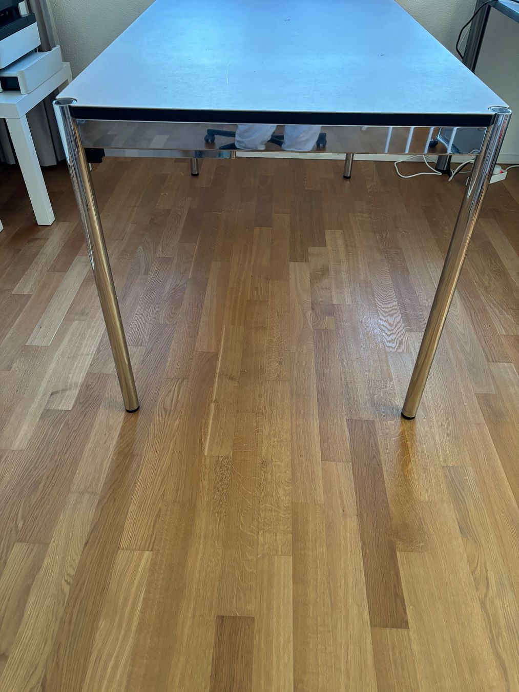 USM Scrivanie: USM Haller Schreibtisch, sand – Usato da Olten venduto da len_y9n7 4