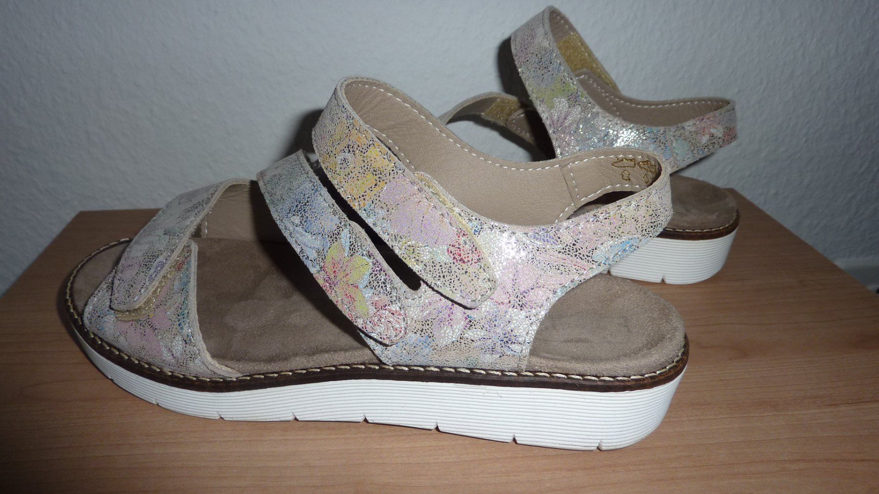 Scarpe da donna: damenschuhe grösse 37  sandalen – Nuovo (secondo la descrizione) da Füllinsdorf venduto da pmarkus