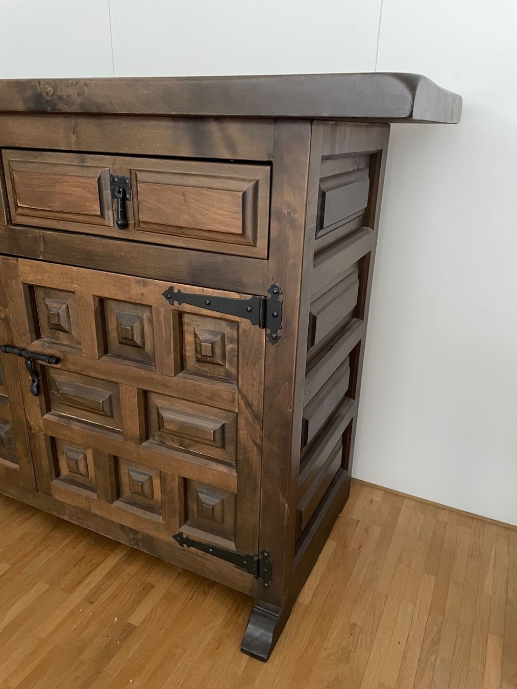 Kommoden: Rustikale Anrichte/Sideboard spanischer Stil mit Schubladen – Gebraucht aus Winterthur von moschtli20 3