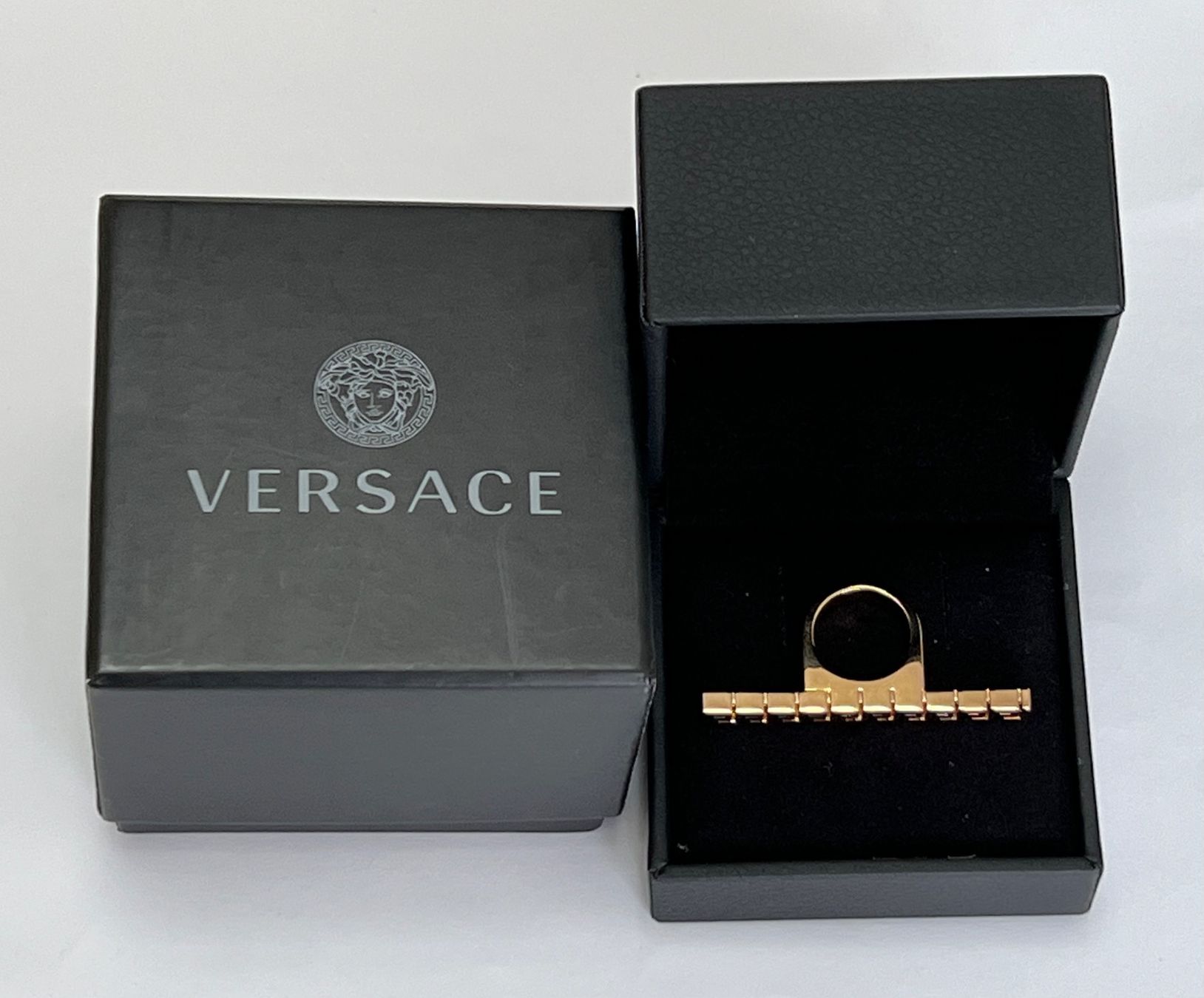 Versace Anelli: Versace Ring, Gr. 53 (13) – Nuovo e nell'imballaggio originale da Oberaach venduto da Dandy2021 4