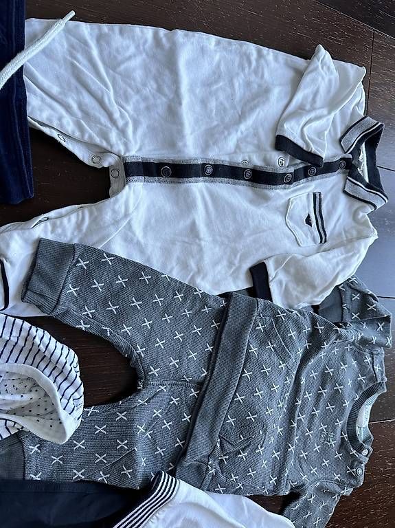 Lotti & Set di vestiti: Baby Kleider – Usato da Wallisellen venduto da mon_gk6l 1