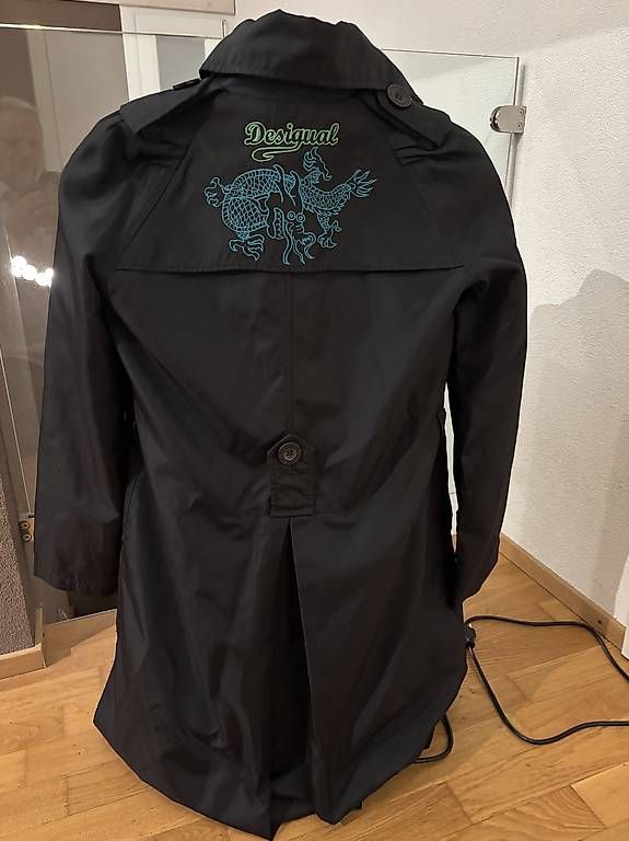 Cappotti: Desigual Trenchcoat Grösse 38 – Usato da Riaz venduto da economie_circulaire 1