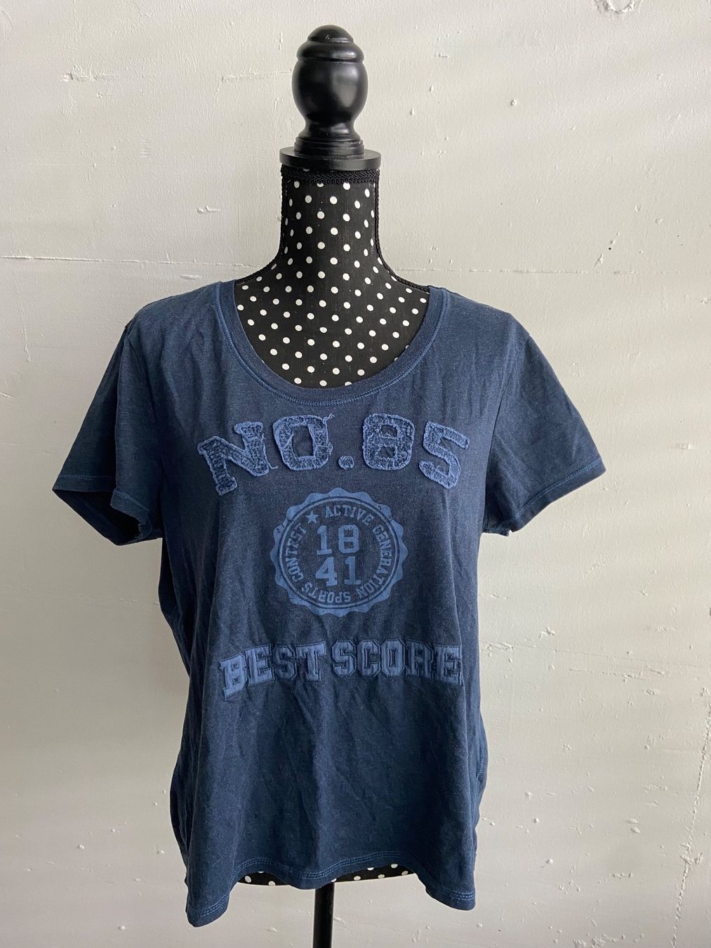 Tops: 2000er Vintage T-Shirt mit Aufschrift – Gebraucht aus Zürich von Eves.vintage.element