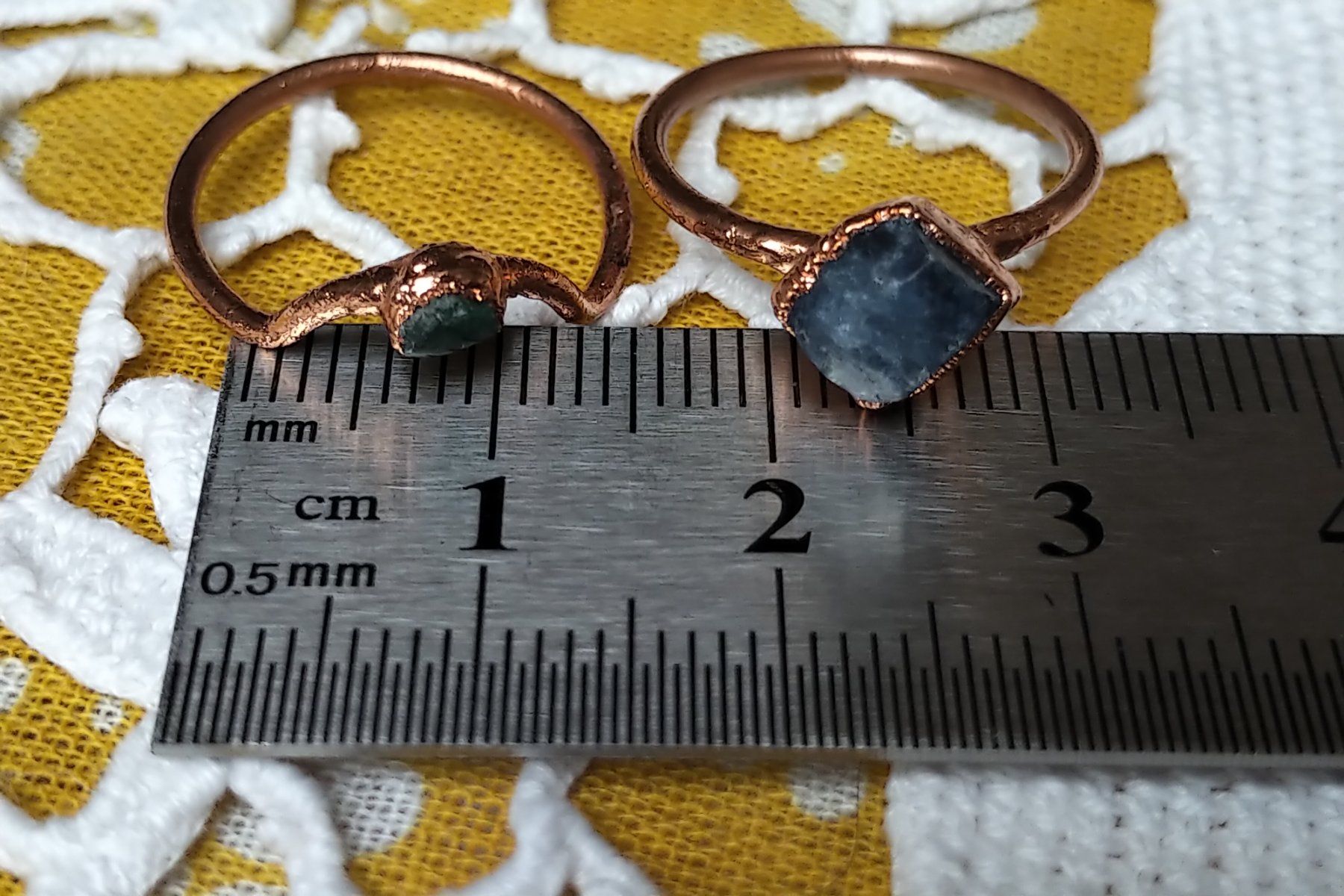Anelli: Set von 2 Ringen mit rohem Saphir und Smaragd – Usato da Gempen venduto da DennisKl 6