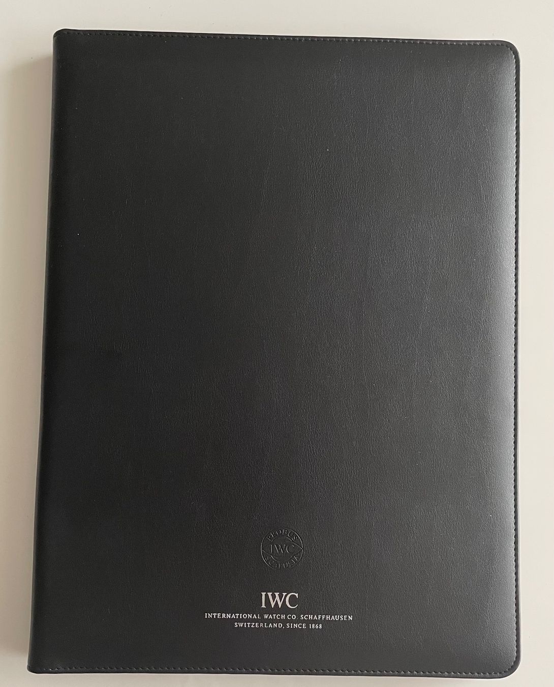 Blocchi: IWC Leder Schreibmappe – Nuovo e nell'imballaggio originale da Benken ZH venduto da Teessino
