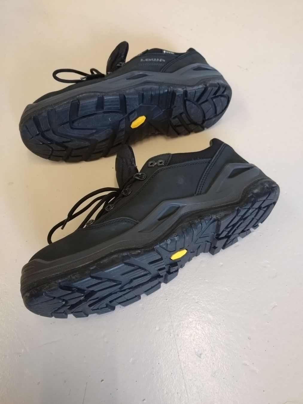 Scarpe da uomo: Schuhe Lowa Arbeitsschuhe Gr. 46 – Nuovo (secondo la descrizione) da Wald ZH venduto da darioq21 3