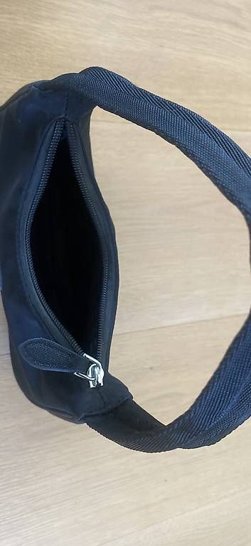 Taschen für Damen: Petit sac à main noir  – Gebraucht aus Areuse von Nic_wd9n 2