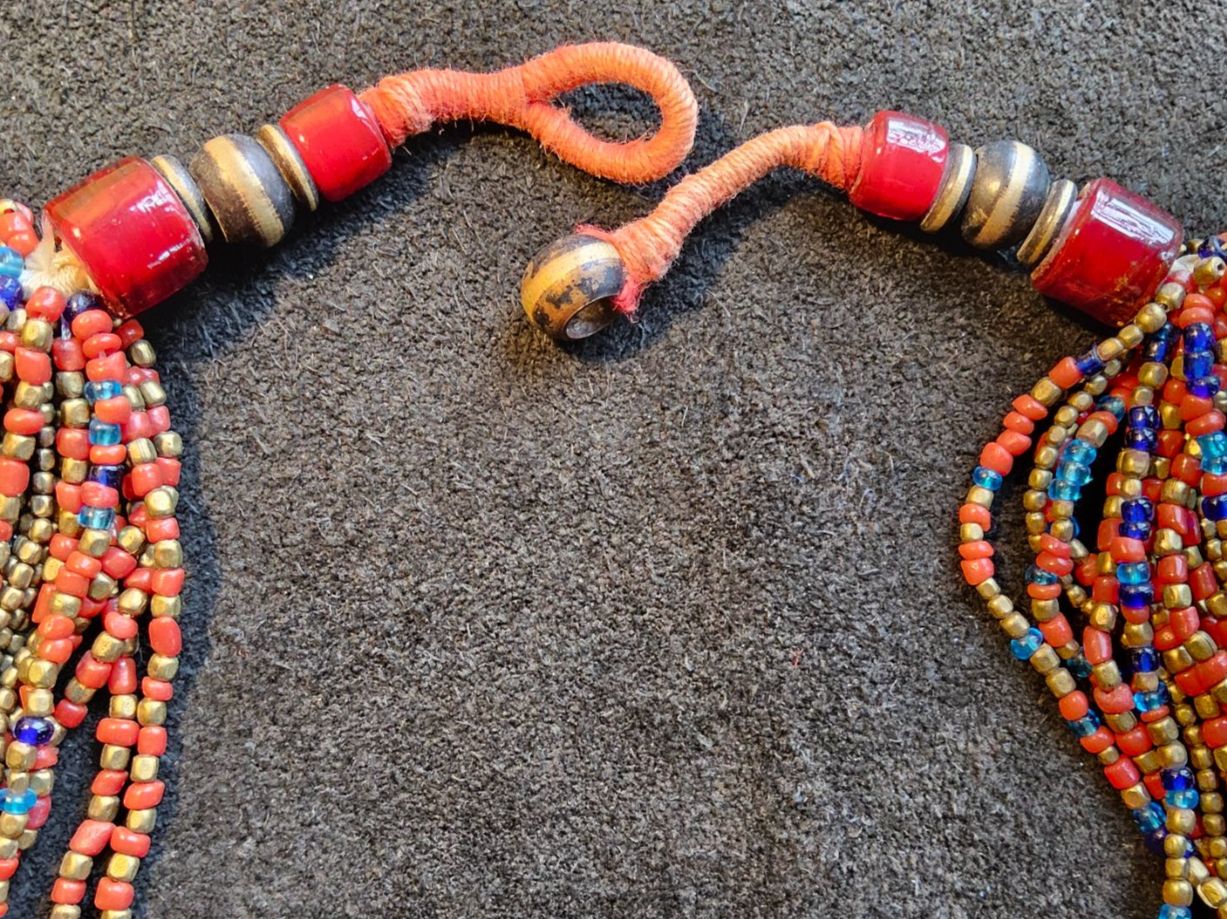 Catenine: Vintage 27strängiges BOHO Perlchen Collier – Usato da Zürich venduto da SciTec 5