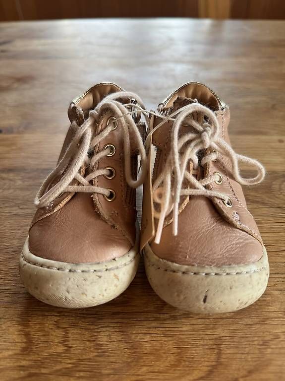 Scarpe per ragazze: Chaussure GBB fille taille 20 – Usato da Château d'Oex venduto da jer_pq5m