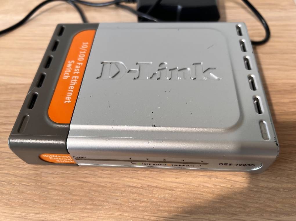 Hub & Switch: Switch D-Link DES-1005D 5 ports ethernet – Usato da Servion venduto da yma_n7pf 1