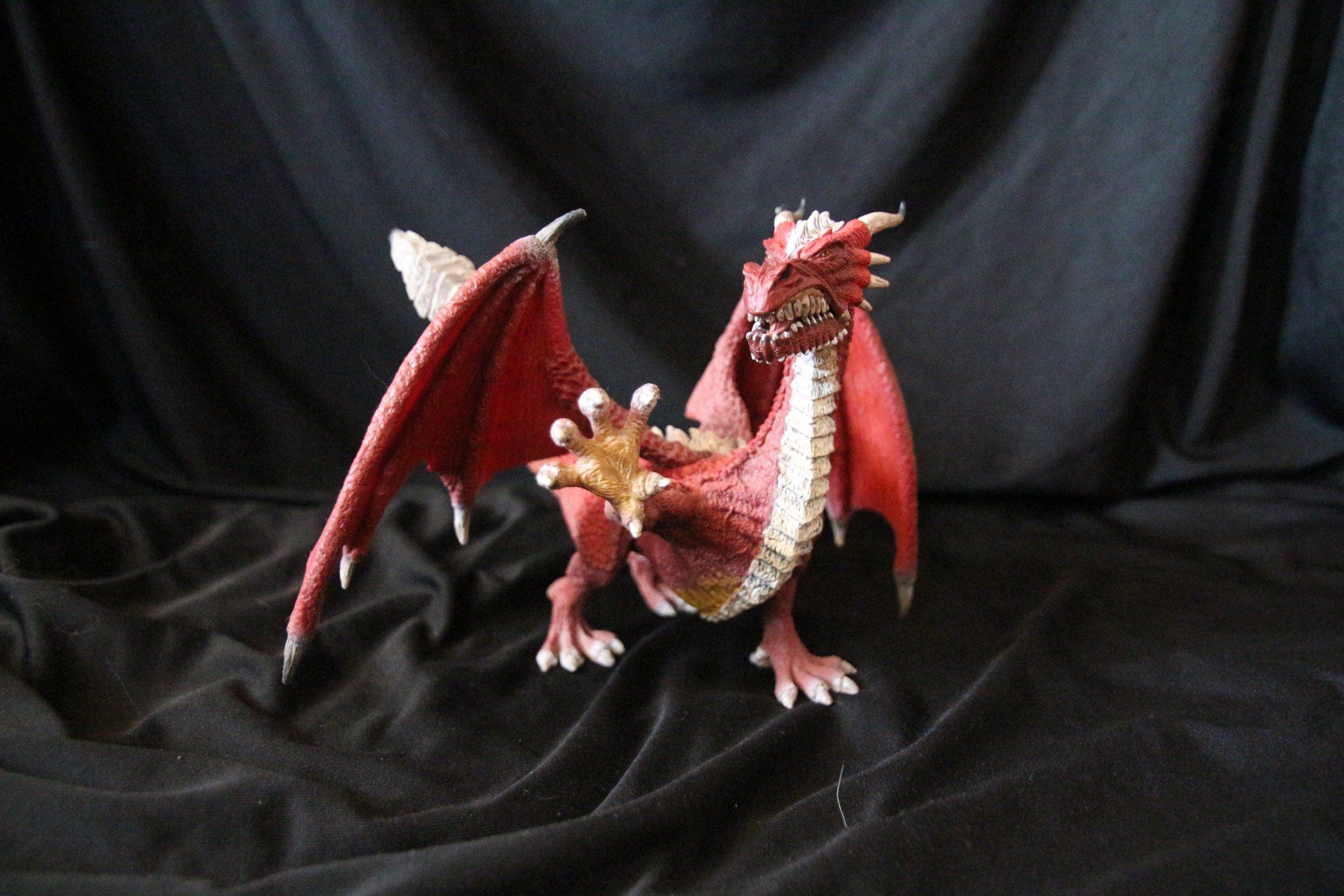 Schleich Statuette: Schleich Drache rot – Nuovo (secondo la descrizione) da Eschlikon TG venduto da Spitzmuus