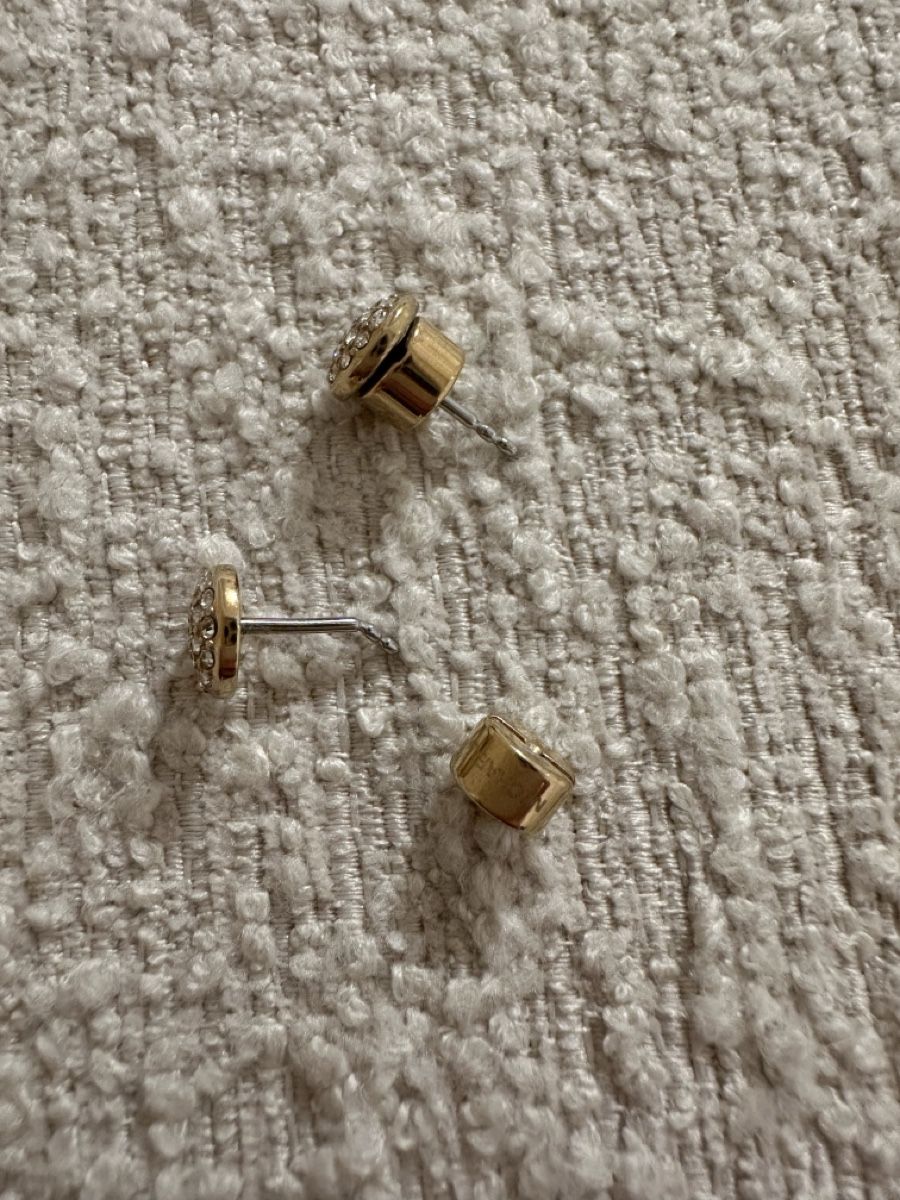 Michael Kors Orecchini pendenti & Orecchini a lobo: Elegante Ohrstecker, goldfarben mit Strass, verbogen – Usato da Zollikofen venduto da mel_b9qm