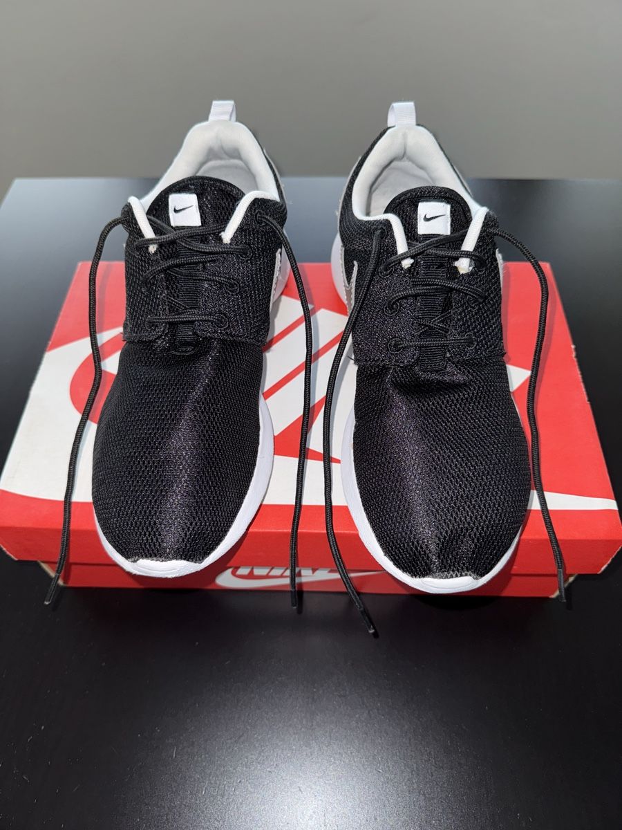 Nike Herrenschuhe: Nike Roshe One, Schwarz/Weiss, Grösse 39 – Neu (gemäss Beschreibung) aus Zürich von Jen10 7
