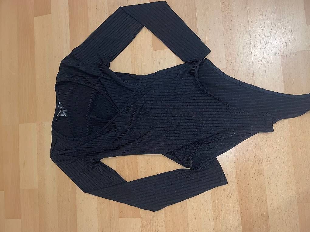 Tops: Schwarzer Body Gr. 34, Wickeloptik elegant – Gebraucht aus Thun von tat_wg9t