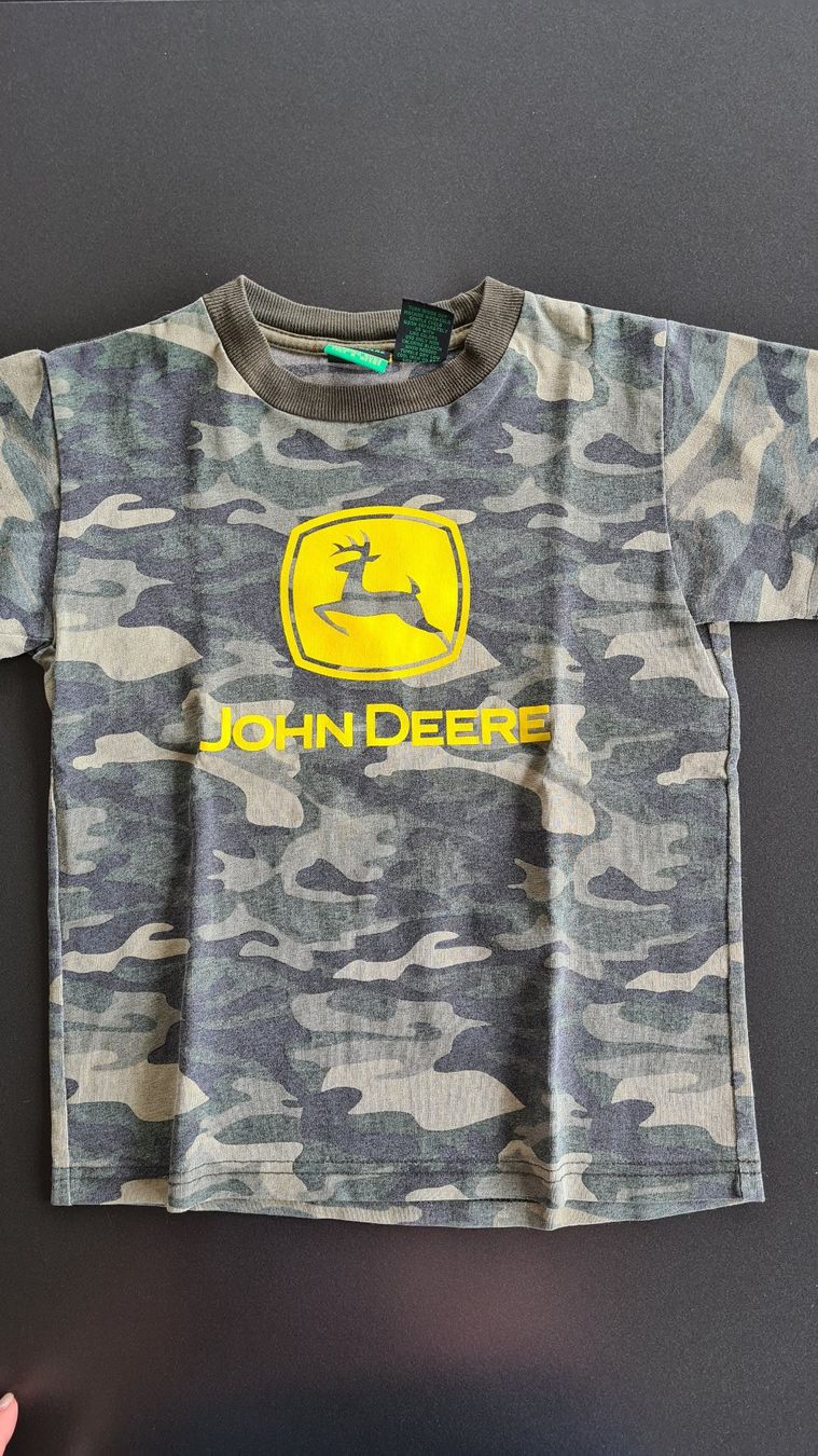 Camicie, T-shirt & Polo: John Deere T- Shirt ca. Gr. 104 – Usato da Obergösgen venduto da schesom
