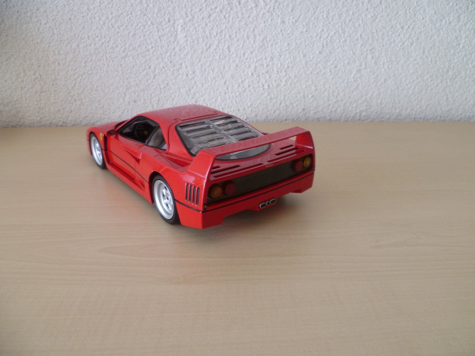 Bburago Modellautos: Ferrari F40 1:18 – Neu und originalverpackt aus Uznach von Bieger58 1