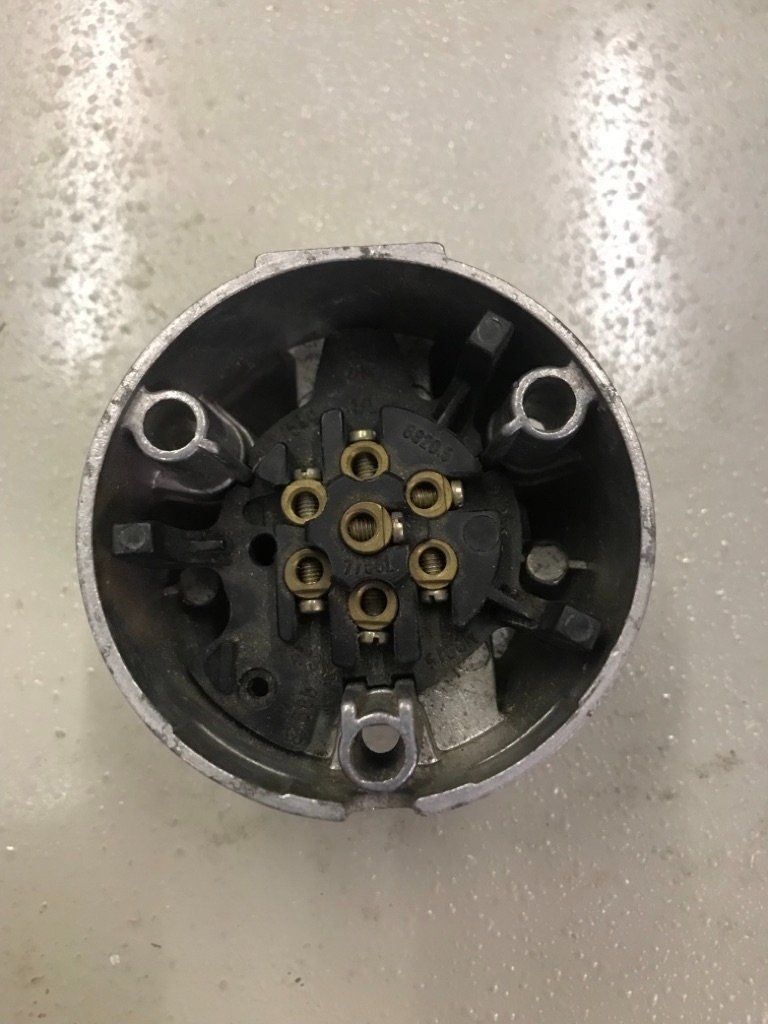 Spine: VW Bus T1 Aufbausteckdose 12V Marke FER – Usato da Neunkirch venduto da autoscooter57 2