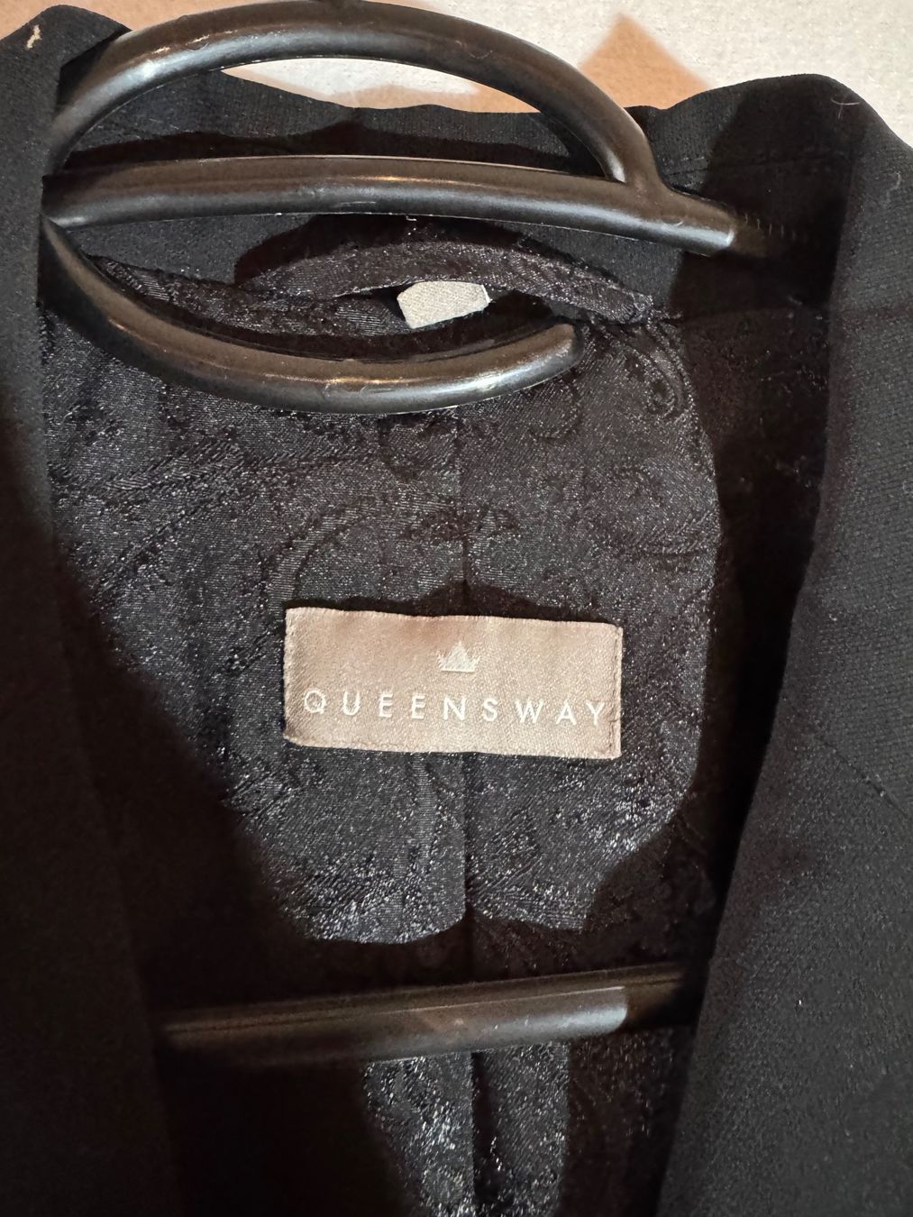 Giacche: Schwarzer Blazer von Queensway Gr. 42 – Usato da Grosswangen venduto da second_hand_dress 1