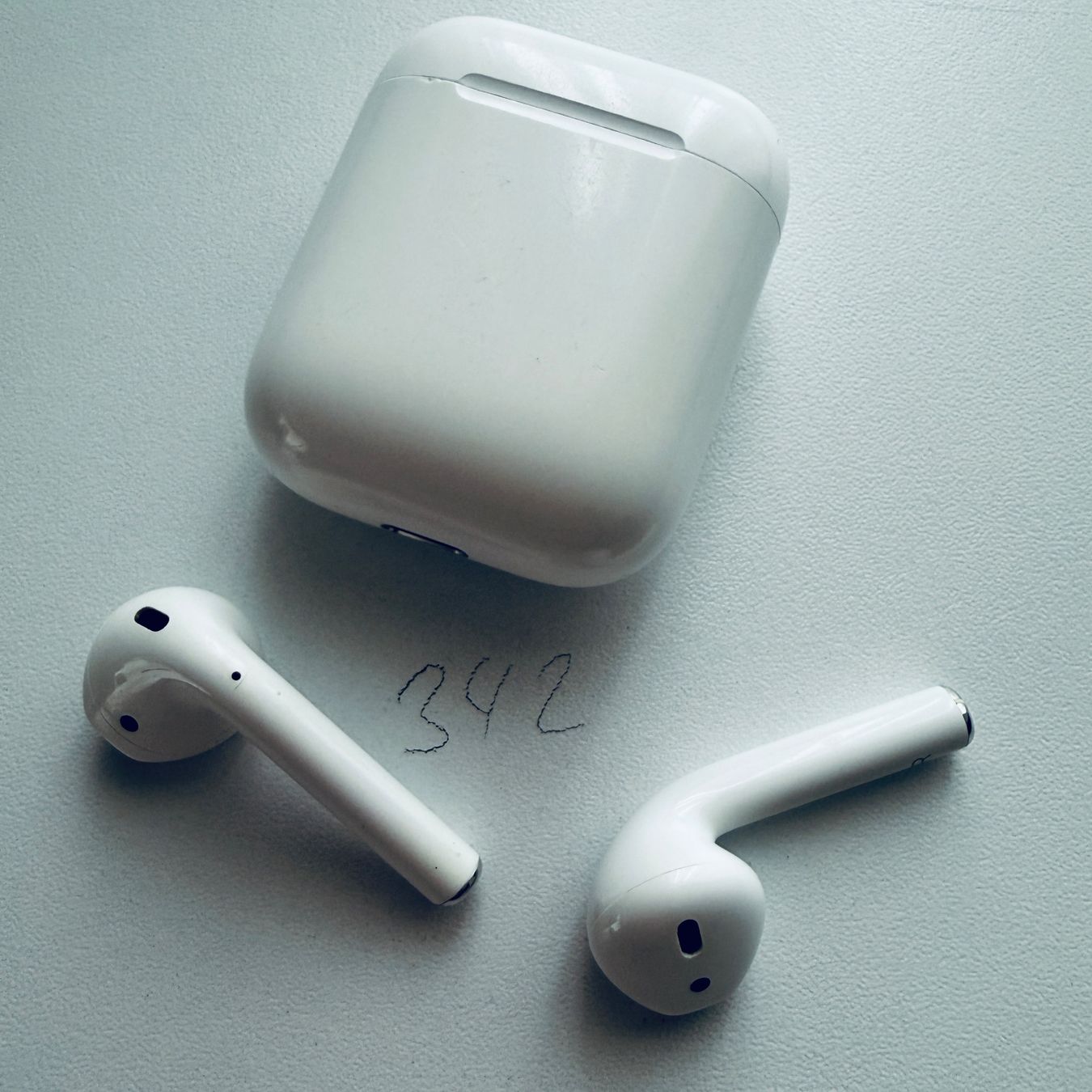 Apple Kopfhörer: Original Apple AirPods 2 Gen. Wireless Kopfhörer & Case – Gebraucht aus Basel von MY.AIRPODS.SHOP 7