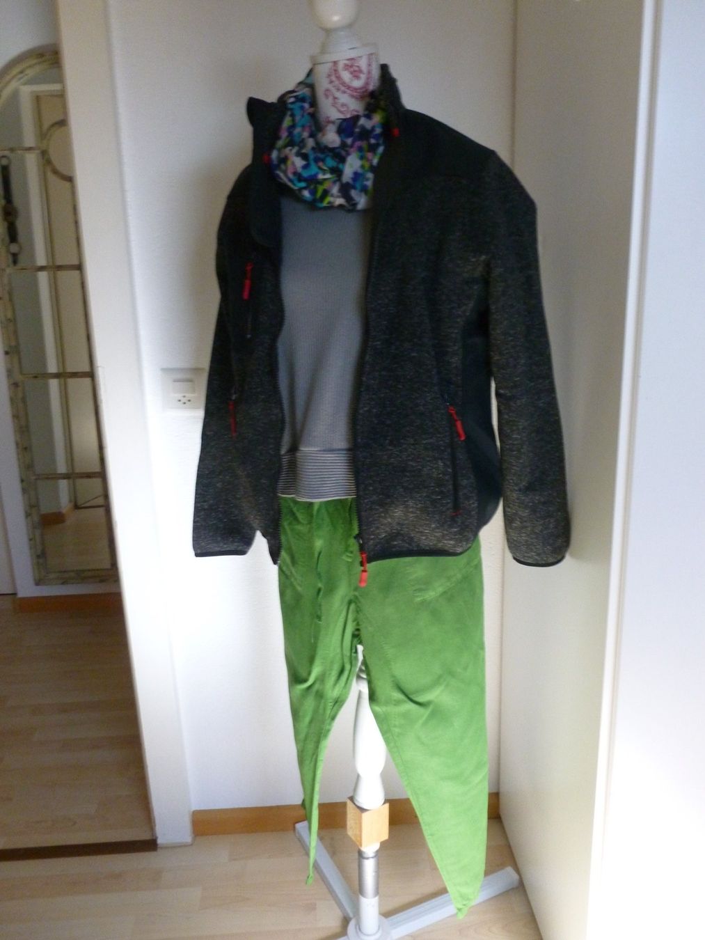 Lots de vêtements: 3 Teile – D'occasion à Arlesheim par Jadur
