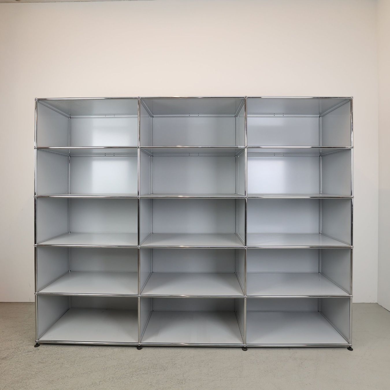 USM Scaffali: USM Haller Highboard Lichtgrau 3x5, 35cm tief – Usato da Zürich venduto da Zapro