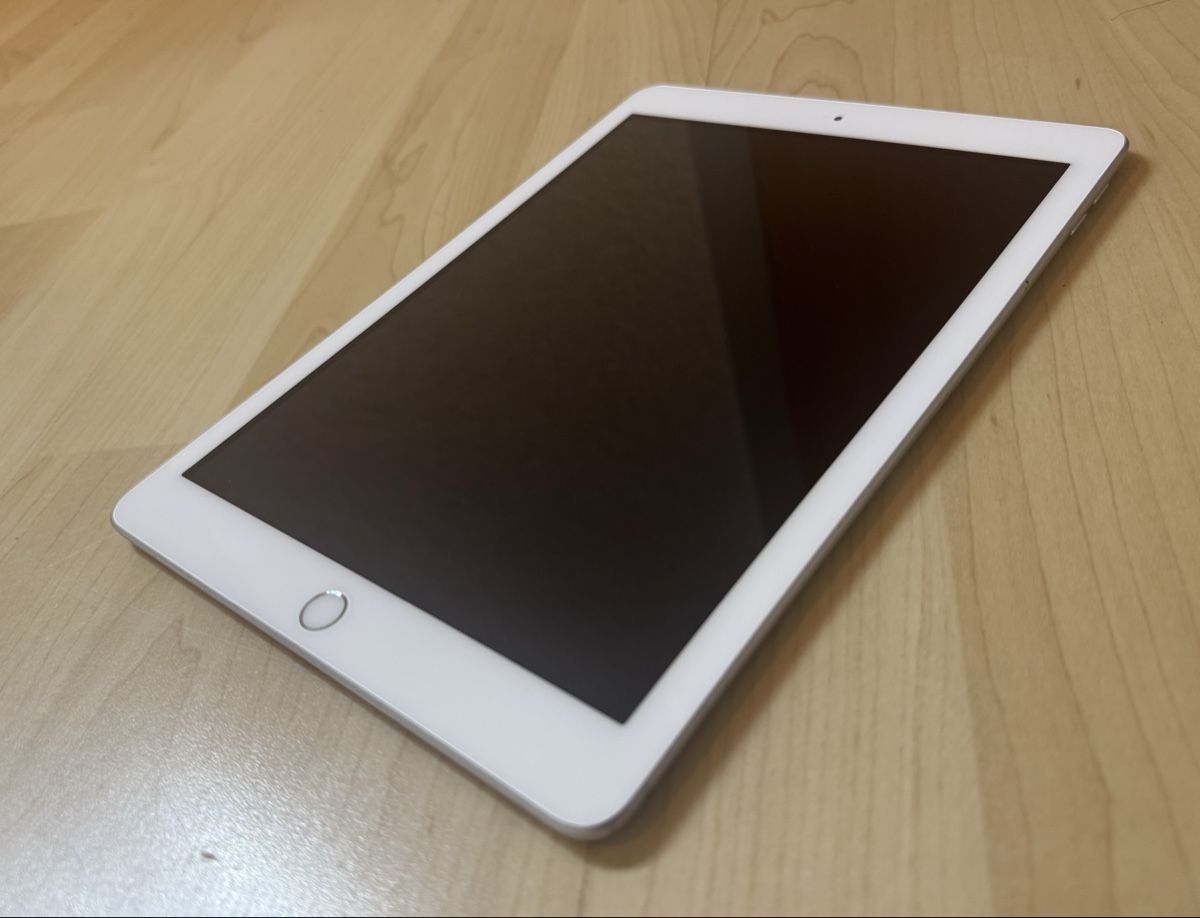 Apple Tablet PC: I Pad (6.Generation) – Usato da Reiden venduto da jez_9hlg