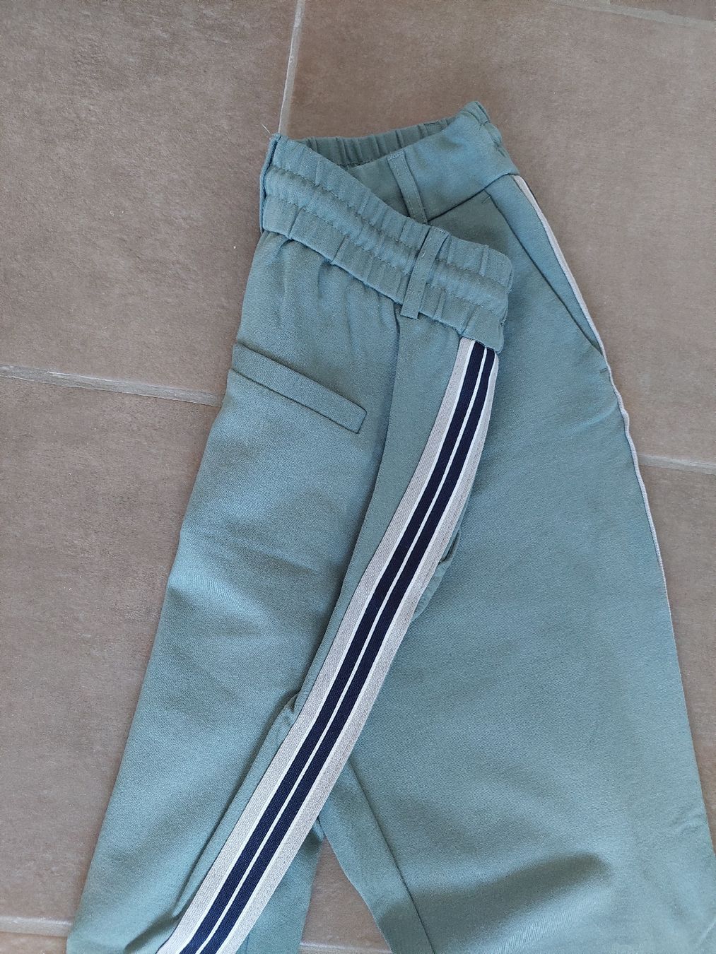 Only Pantaloni: Only Hosen Gr.XS – Usato da Flurlingen venduto da Atea8 2