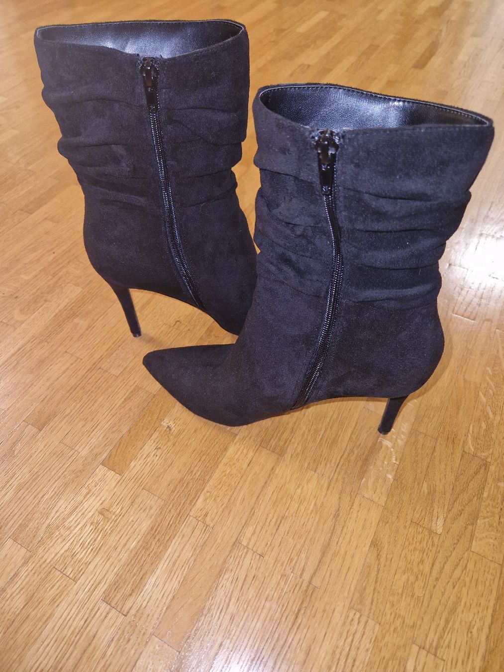 Scarpe da donna: Bottines à talons noir pointure 39 – Usato da Versoix venduto da aline_b 4