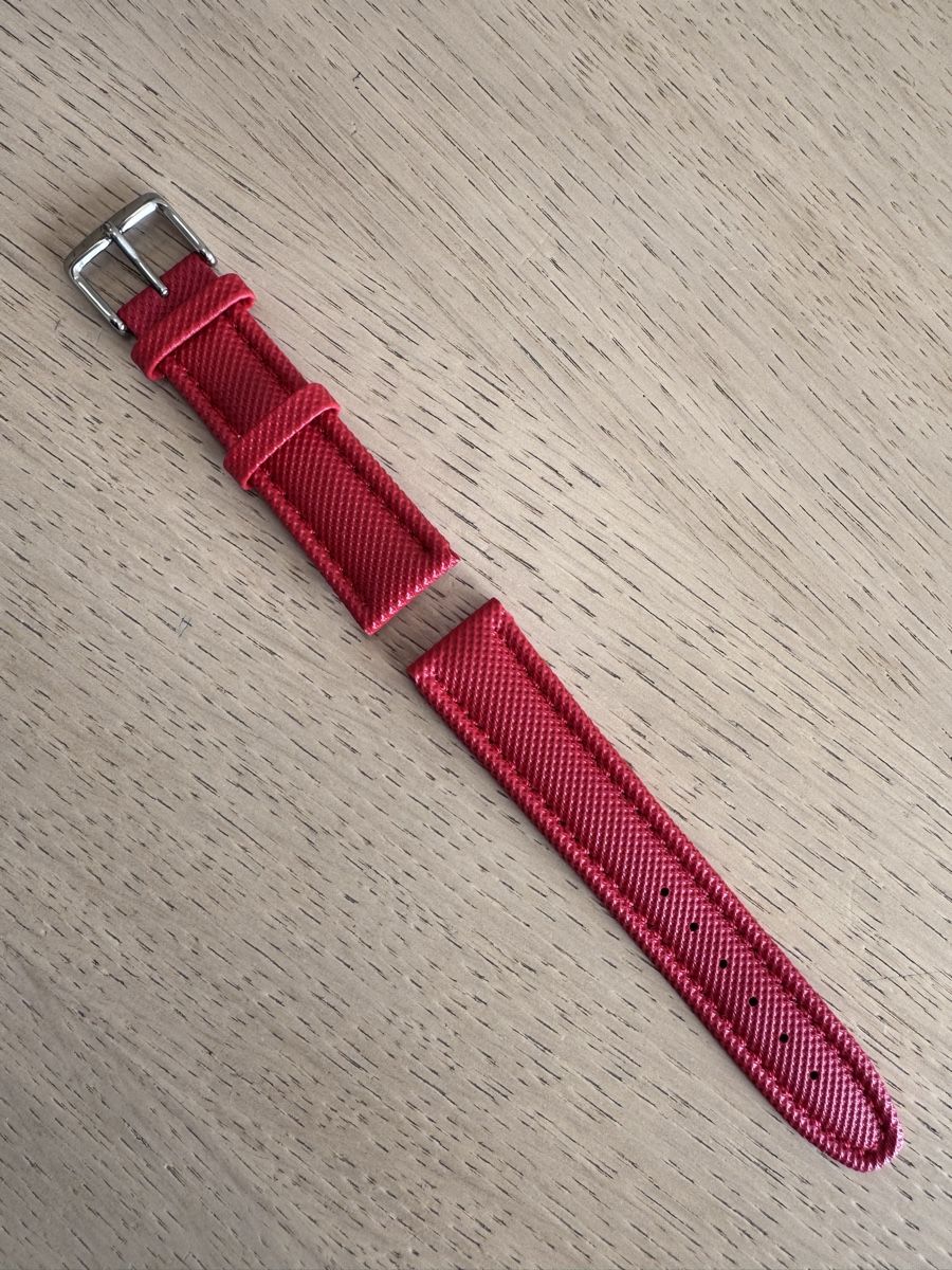Armbänder & -reifen: Red Watch Strap 20mm - Available single or multiples – Neu und originalverpackt aus Zürich von 613_g8jy 1