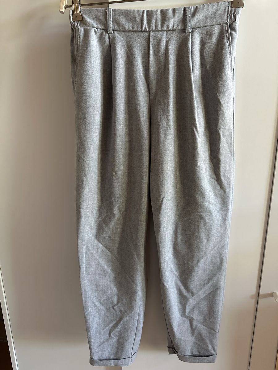 Bershka Pantaloni: Hose grau Bershka Gr. M – Usato da Münsingen venduto da Secondhand89