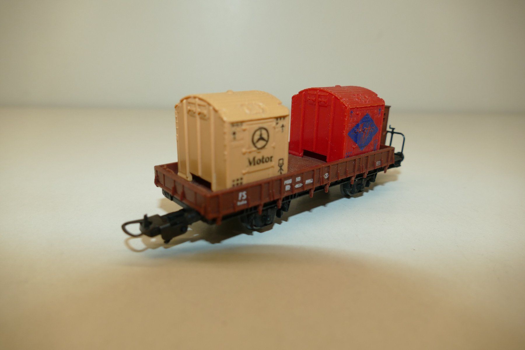 Lima Modellini di ferrovie: Lima H0: FS Flachwagen mit 2xContainer beladen – Usato da Niederhasli venduto da rail-duerst 1