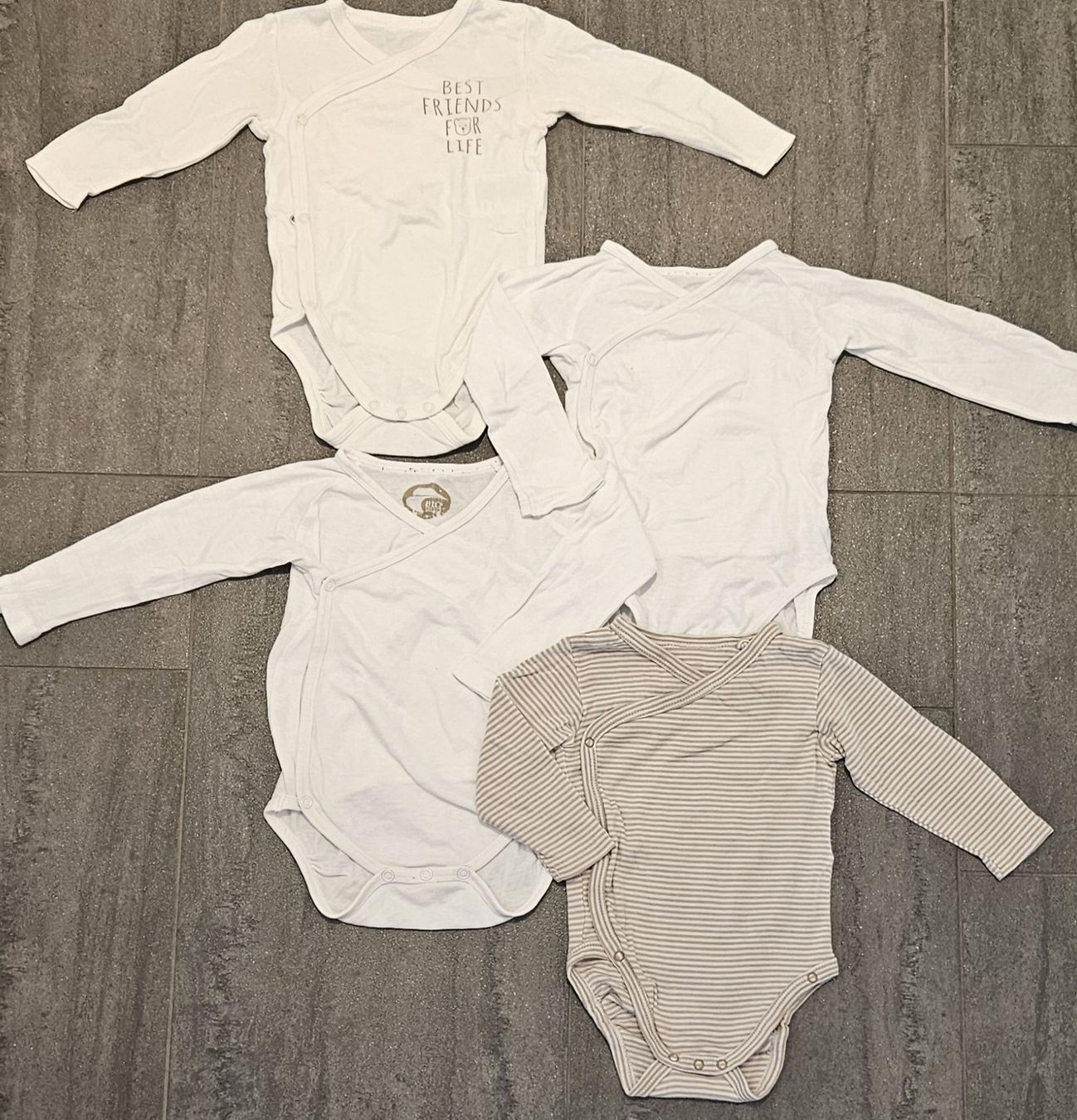 Lotti & Set di vestiti: Wickelbody Langarm Grösse 74 – Usato da Rotkreuz venduto da Kaffitanteli
