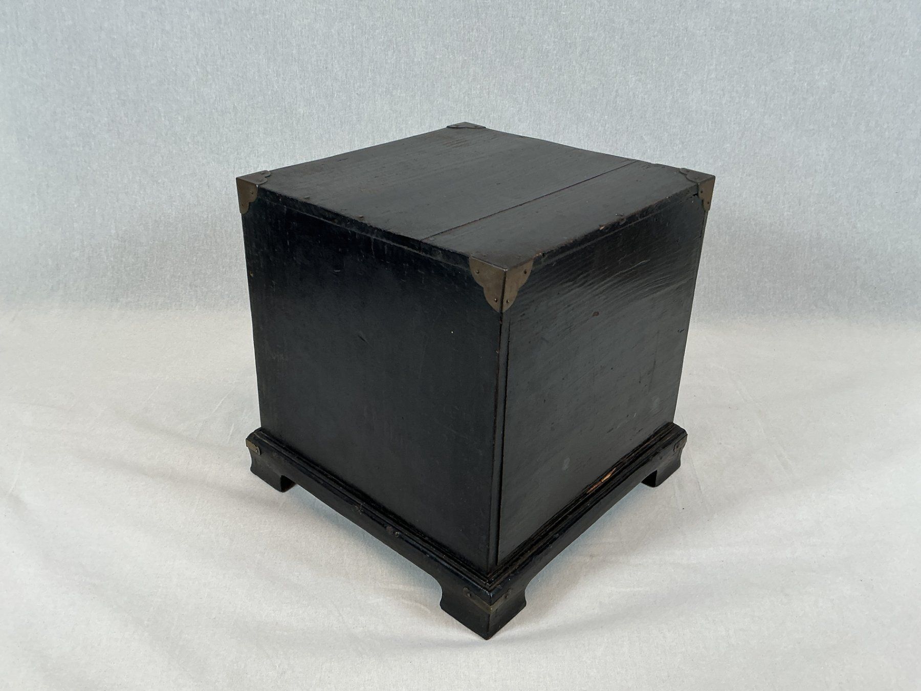 Commodes: KOMMODE Antik aus Korea – D'occasion à Richterswil par Restwert_Richterswil 3