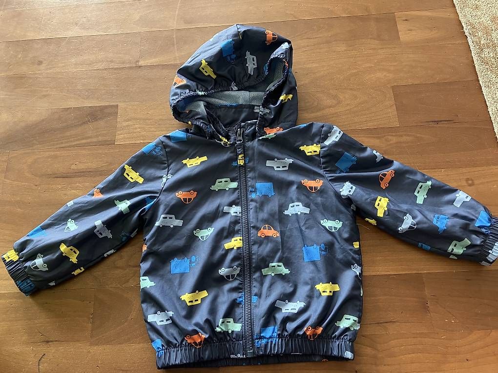 Jacken & Mäntel: Freizeit-Jacke Gr. 86, mit Auto – Gebraucht aus Lyss von stubenwagen