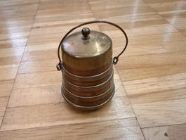 Kleiner Behälter mit Deckel aus Kupfer und Zinn