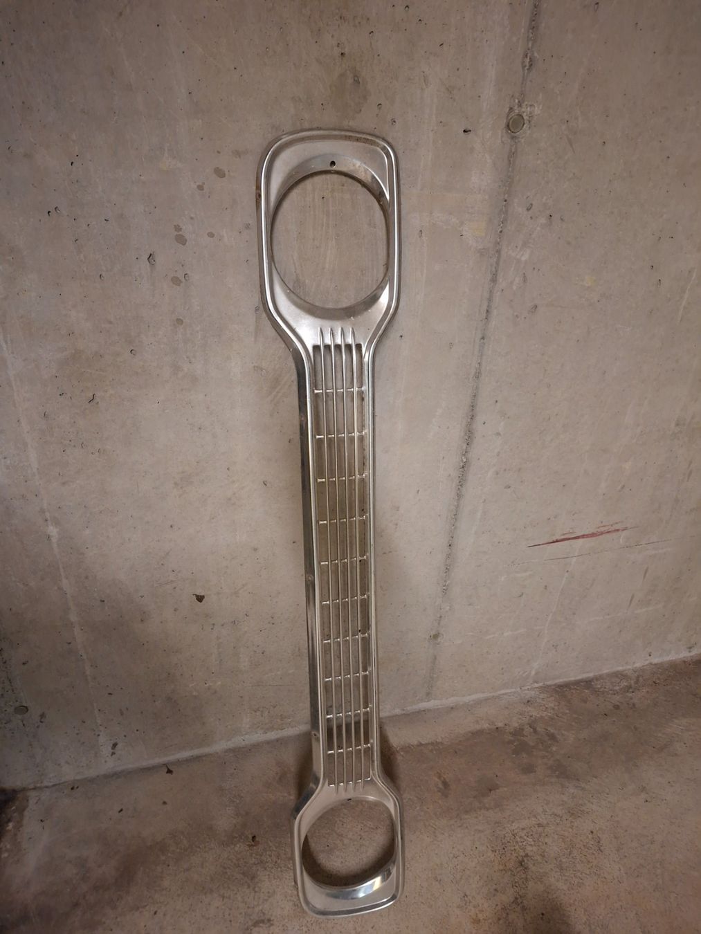 Ford Tutti pezzi di ricambio auto: Ford Escort Front Grill – Usato da Schlieren venduto da remixx 1