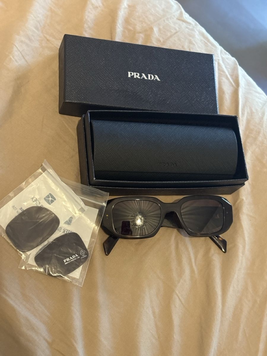 Prada Lunettes & Verres: Prada sunglassess – D'occasion à Nyon par My_wardrobe 1