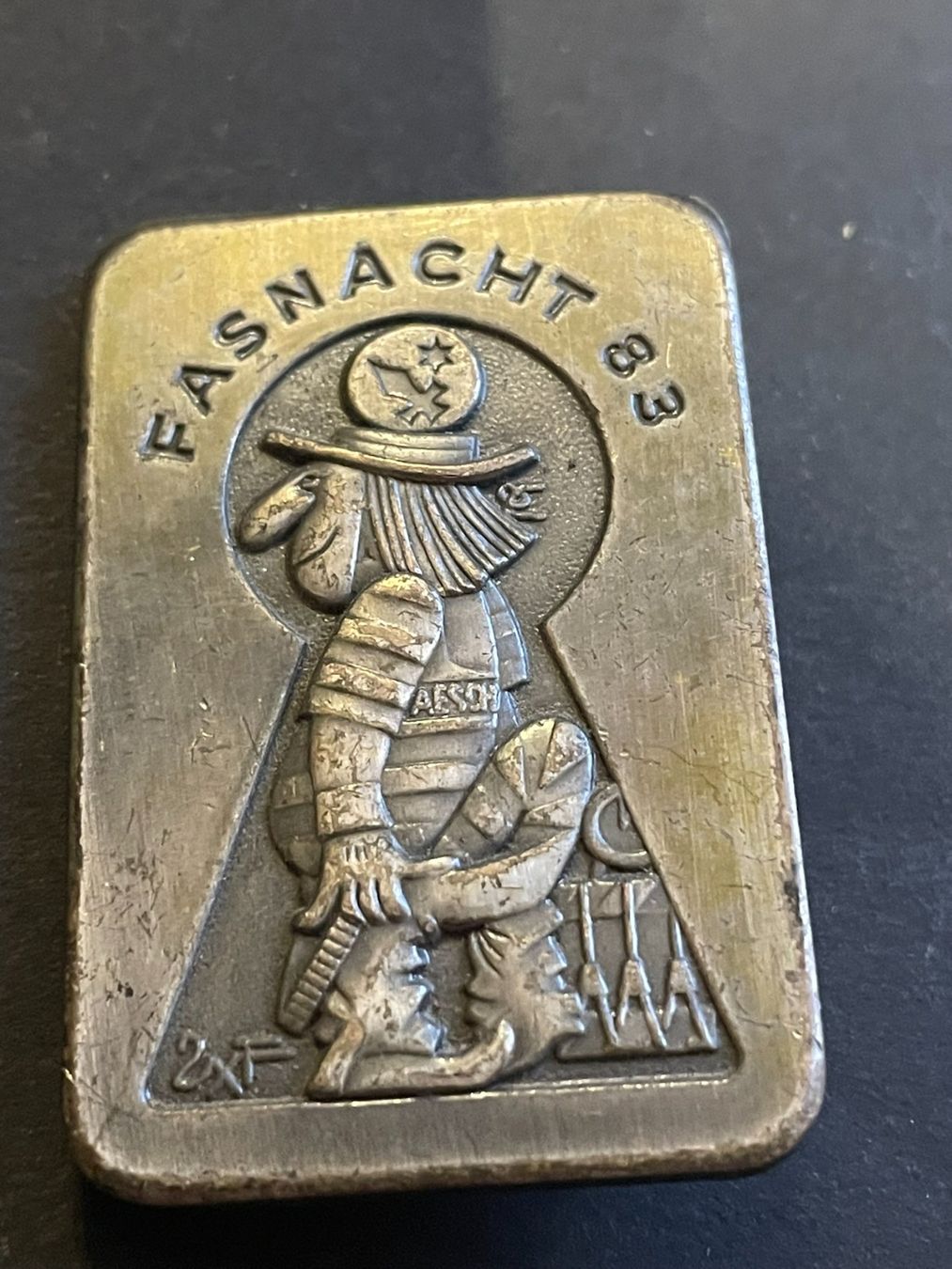 Placchette & Badge: Aescher Fasnachtsplakette Silber 1983 – Usato da Aarburg venduto da glaibasel57