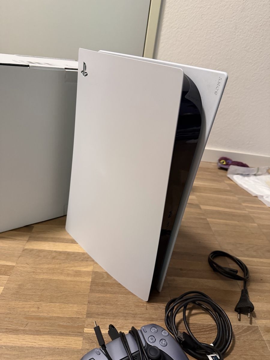 Sony Konsolen: Sony PlayStation 5 Disk Edition Konsole mit Controller – Gebraucht aus Opfikon von gap_q2yc 1