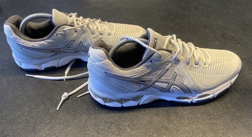 Asics Scarpe da donna: Asics Gel-Netburner Damen, Gr. 43 – Usato da Thalwil venduto da niina