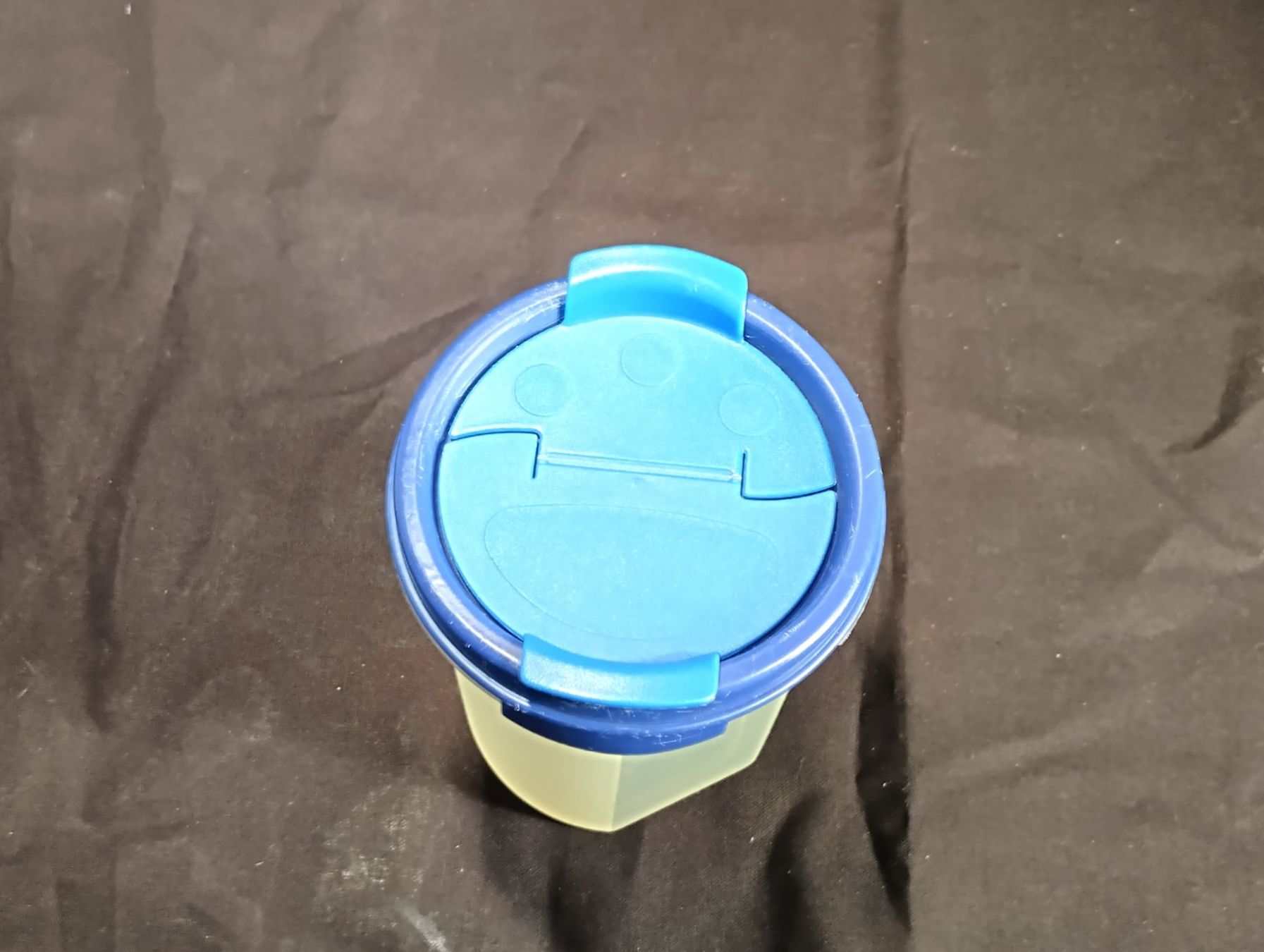Tupperware Recipients et similaires: Tupperware Behälter, 2 versch.Oeffnungen, 4.4dl – D'occasion à Bellach par JingleCherry 2