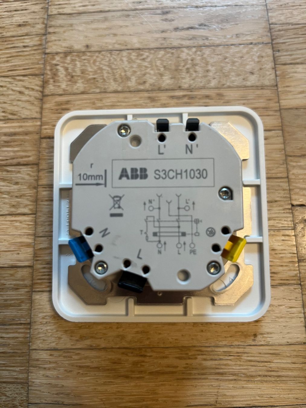 ABB Spine: Sidos Steckdose von ABB. Fi Steckdose T13. RCD – Usato da bern venduto da sanducci 2