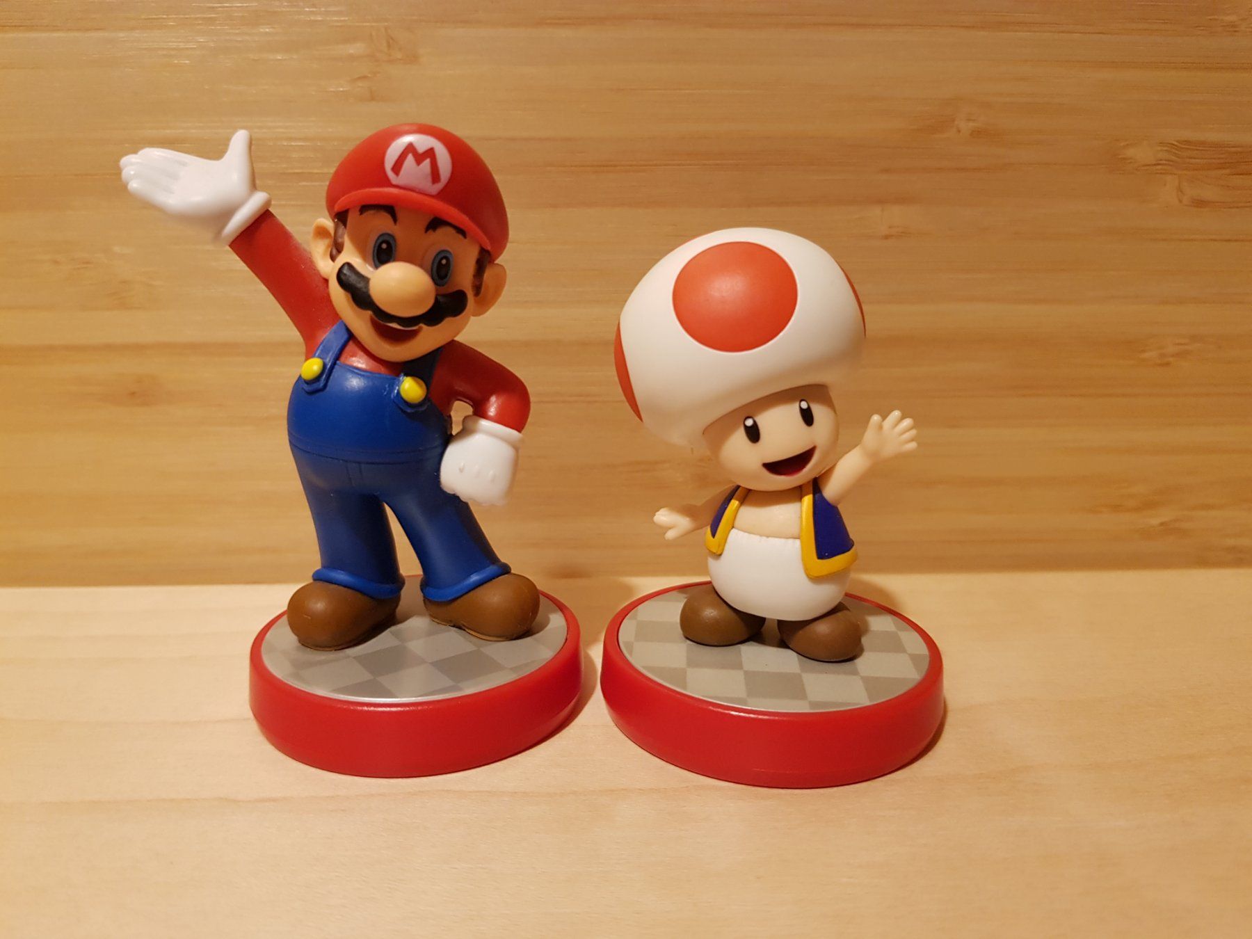 Nintendo Giochi: amiibo Toad + Mario – Usato da Münchenstein venduto da 2DGames