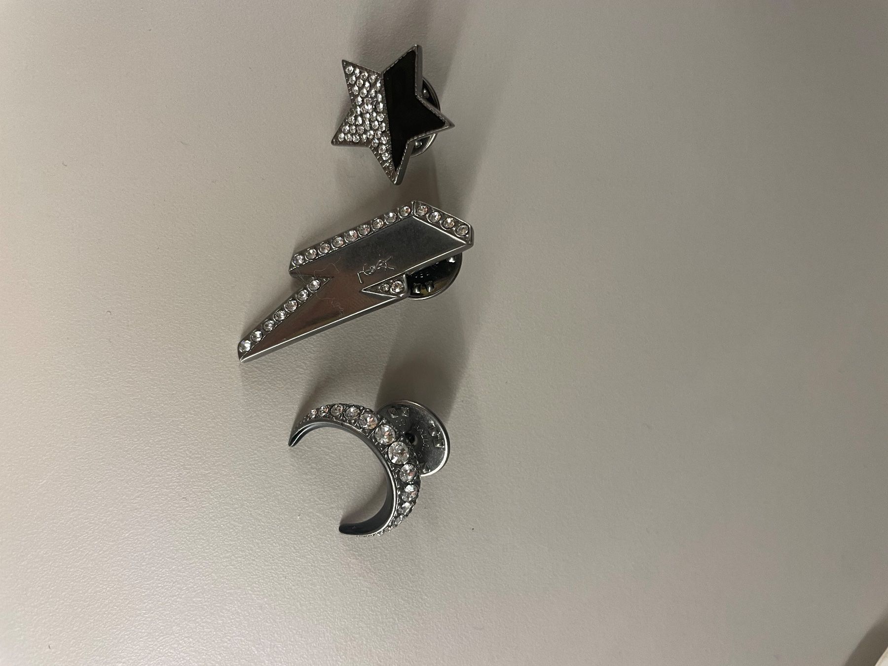 Spille & Fermagli: YSL brooch – Nuovo (secondo la descrizione) da Bülach venduto da Hrica21