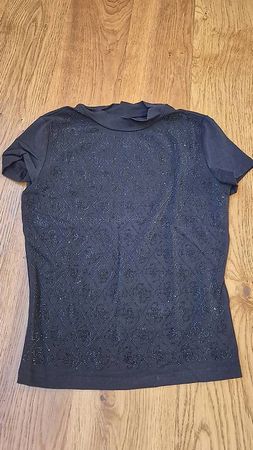 Neues Guess T-Shirt